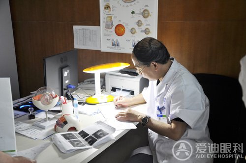 西南眼底手术权威、华西医院玻切手术奠基人胡玉章教授